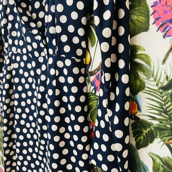 Beautiful Vintage Silk dress by Neiman Marcus. Size M ( vintage size 14) - Picture 8 of 14